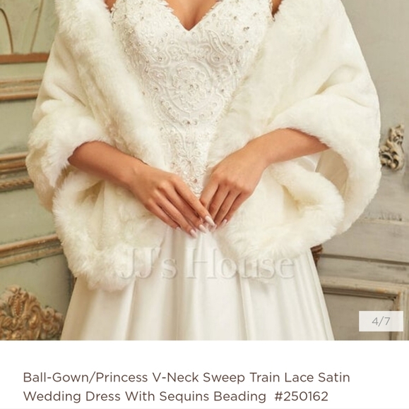 Wedding dress - Picture 2 of 3